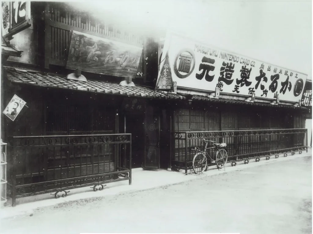 Fotografía histórica del primer edificio de Nintendo en Kioto en el año 1889.