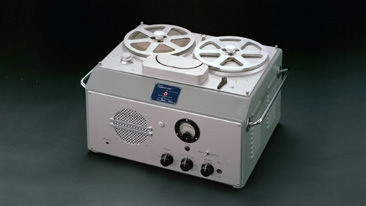 Primer producto de Sony: grabadora de cinta magnética de 1950.